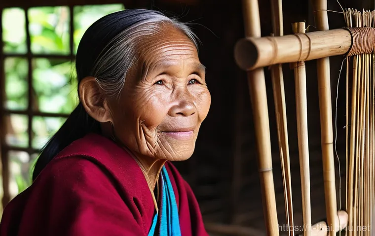 태국의 소수 민족 문화 - **Northern Thailand Mountain Tribe Elder Weaving:** A close-up portrait of an elderly Karen woman in...